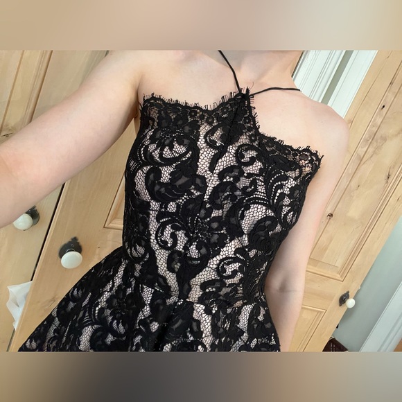 Romantic Lace Dress - Picture 3 of 9